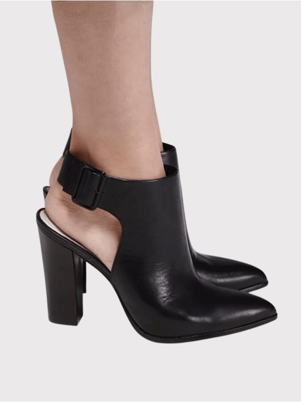 Pour La Victoire ‘Zuri’ Heeled Boots in Black Leather, size 8.5